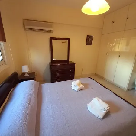 2 Bedroom Near Finikoudes Apartament Larnaca